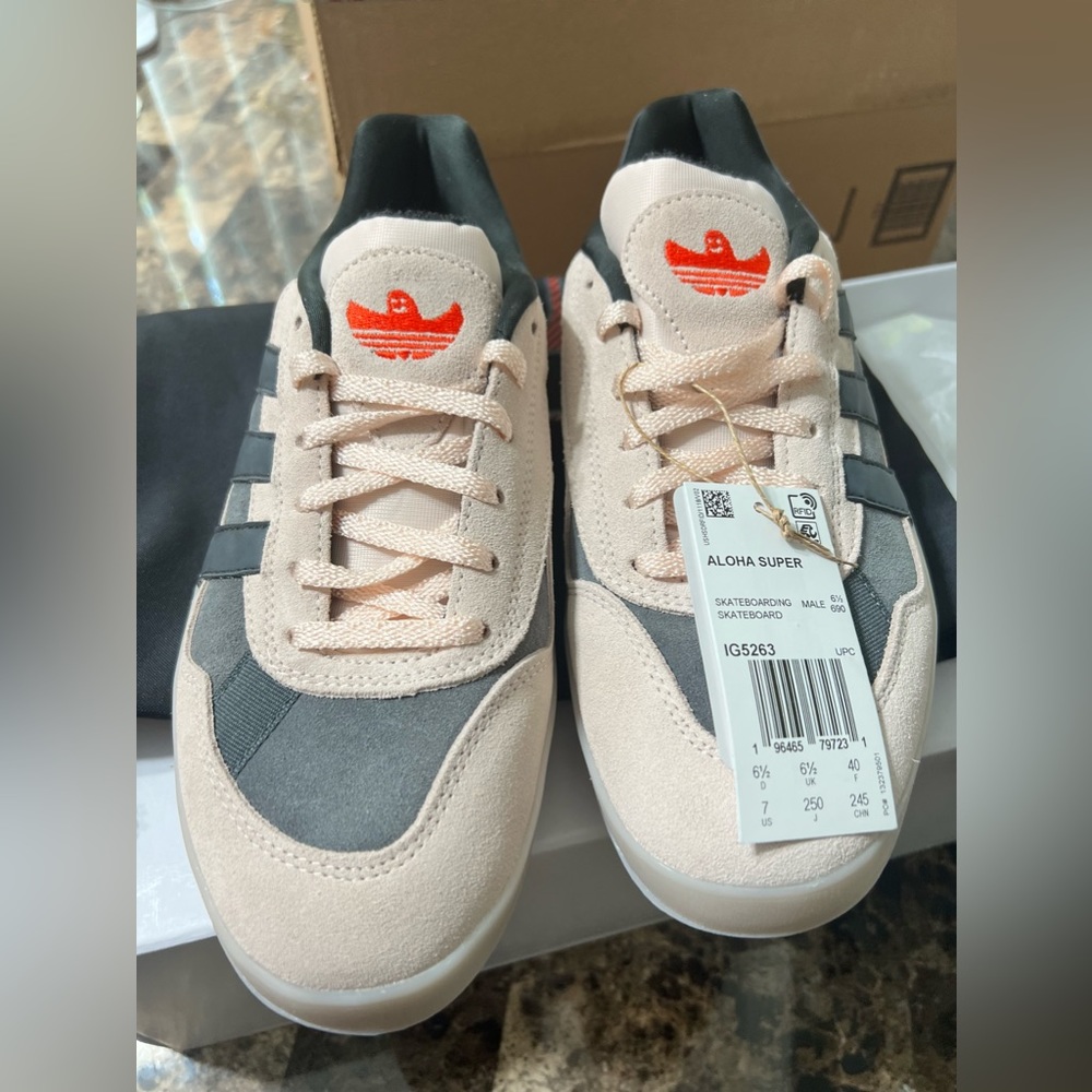 Aloha Super IG5263 Skateboarding shoes (adidas ft. markgonazales)- NWT